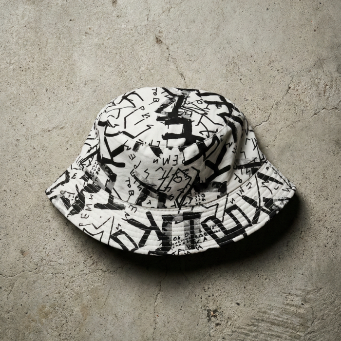 Bucket hat z nadrukiem w stylu grafitti