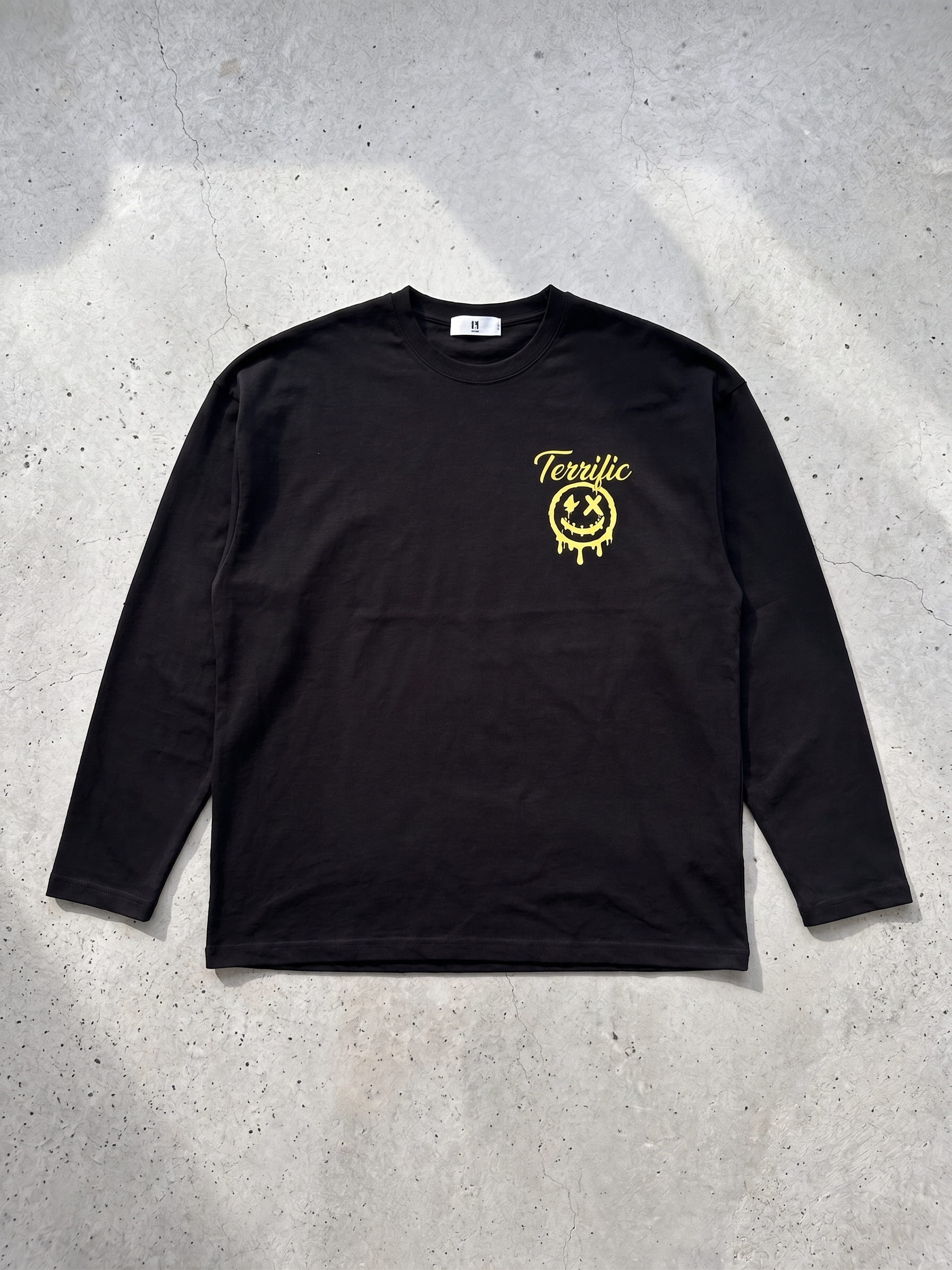 longsleeve z rozplywajaca sie buzka oversize