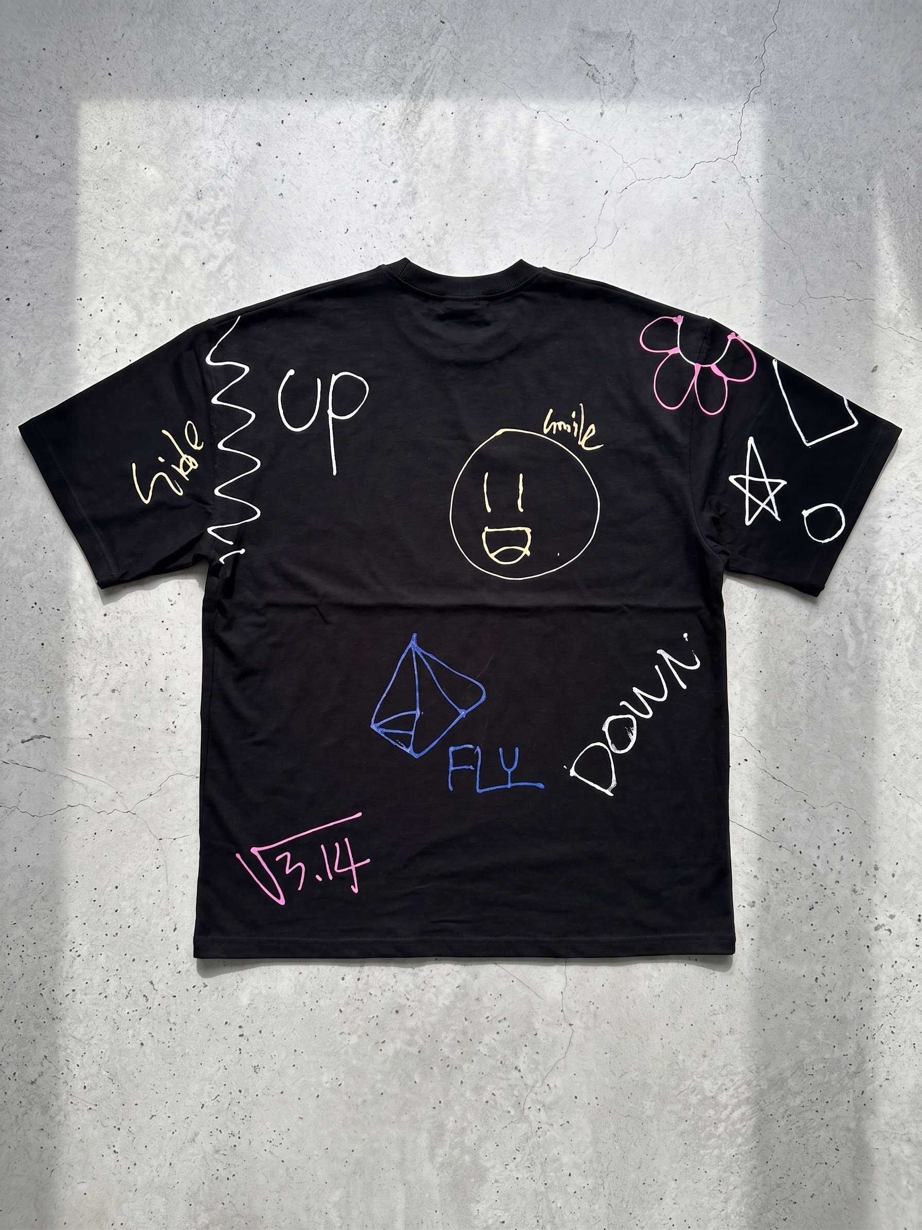 Maxi Oversized T-Shirt z recznie malowanym grafitti