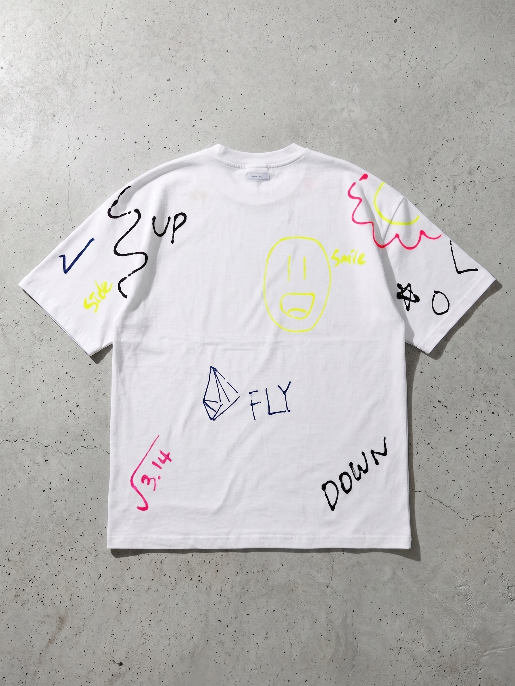 Maxi Oversized T-Shirt z recznie malowanym grafitti