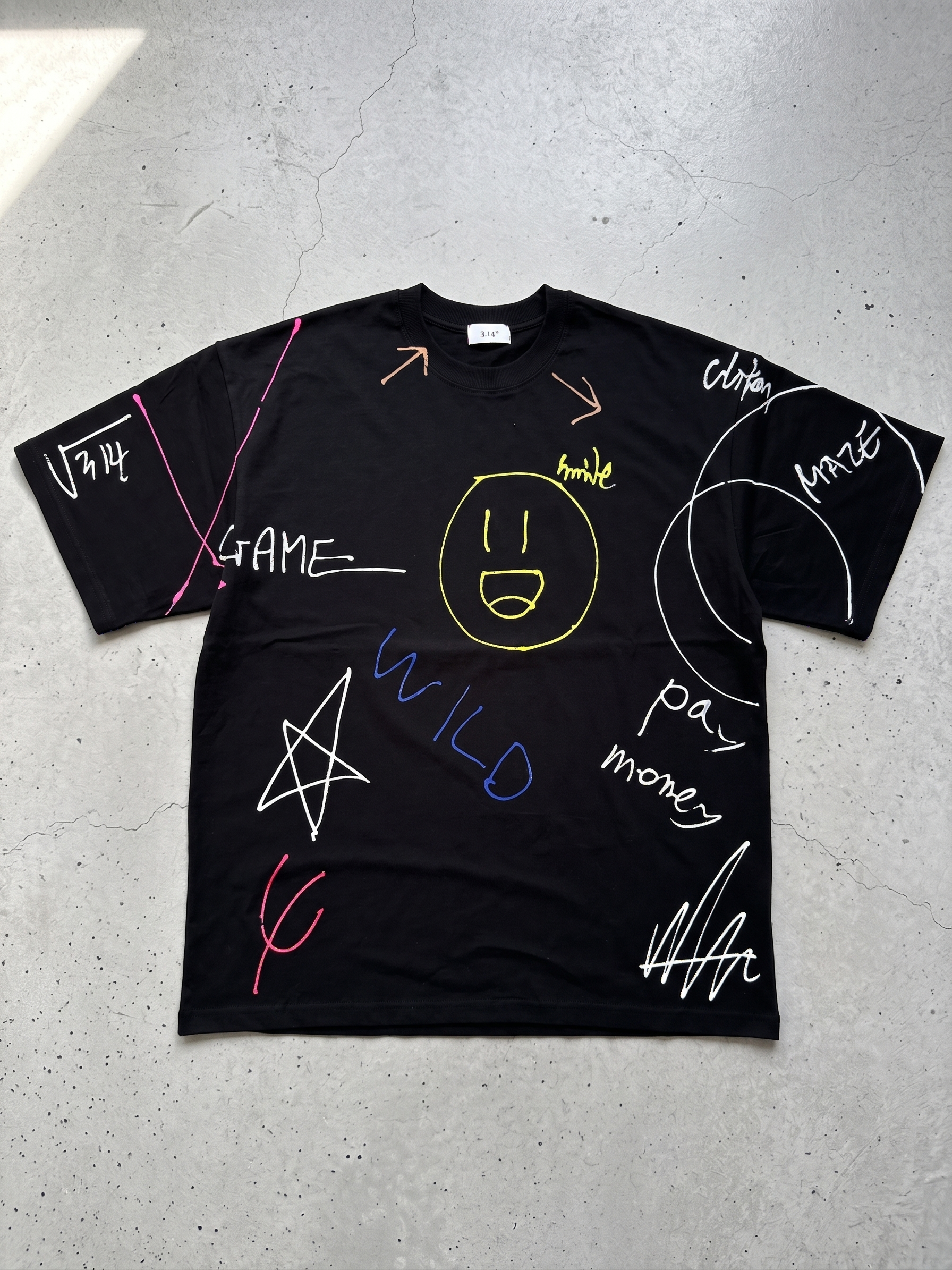 Maxi Oversized T-Shirt z recznie malowanym grafitti