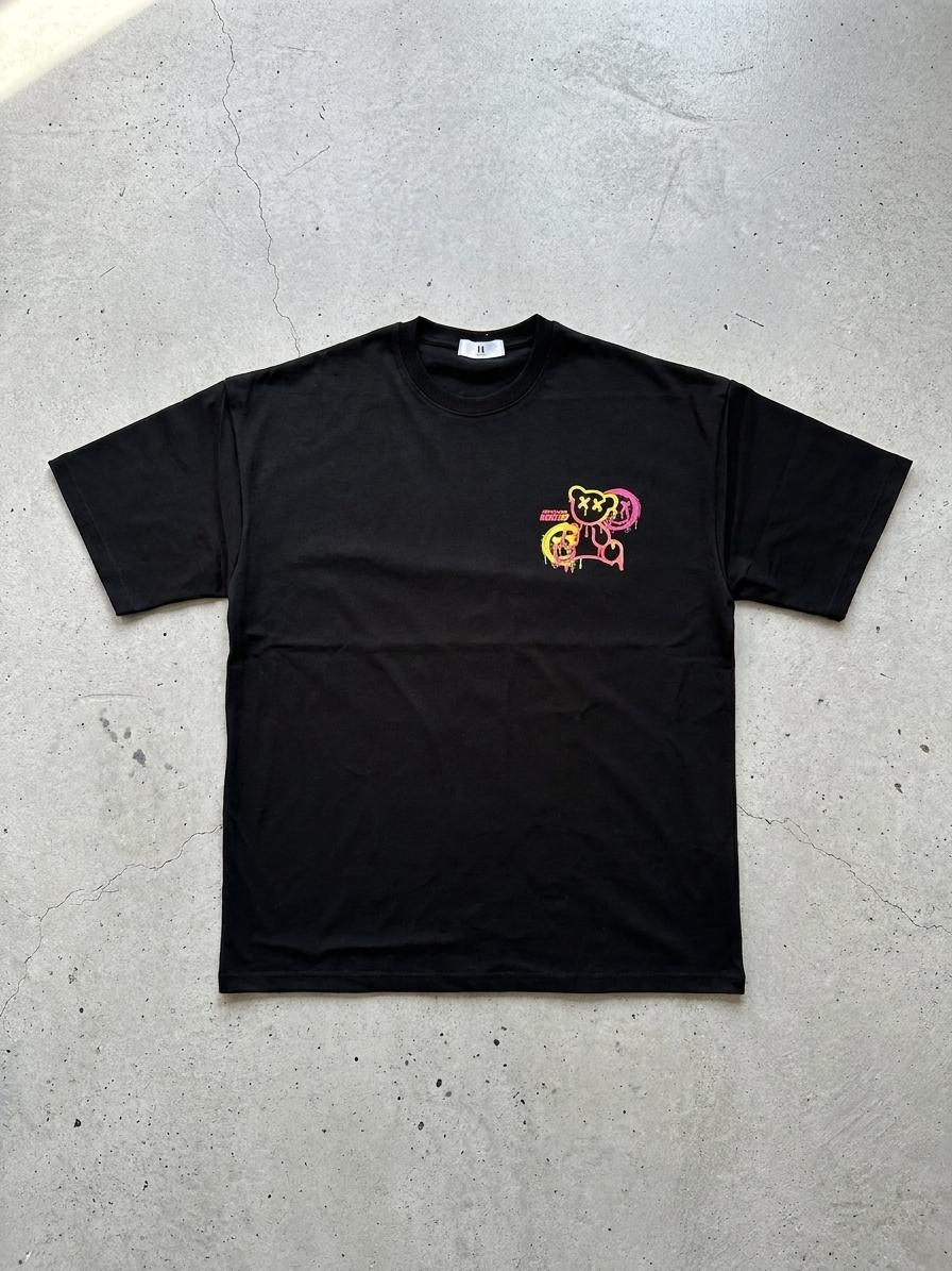Oversized T-shirt z grafitti z misiem i buźką