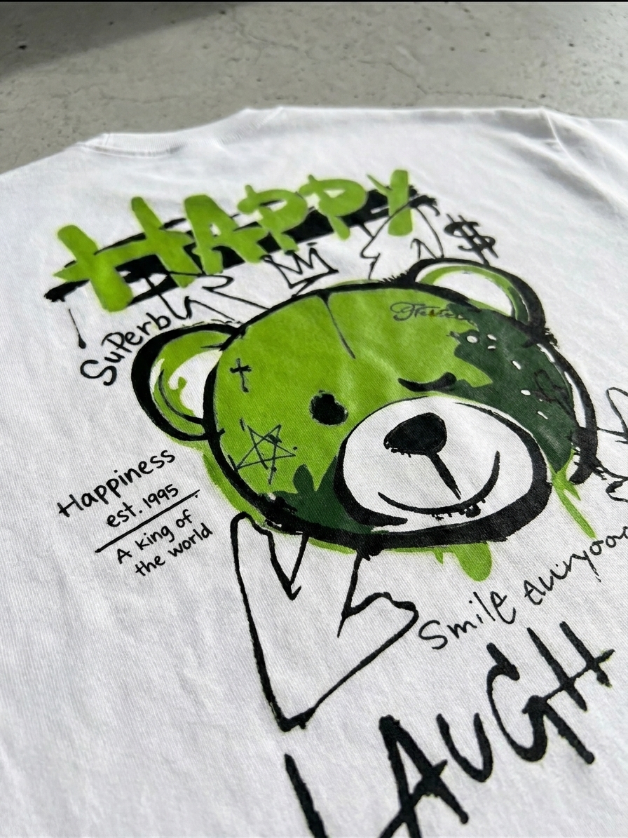 Oversized T-shirt z grafitti z zielonym misiem
