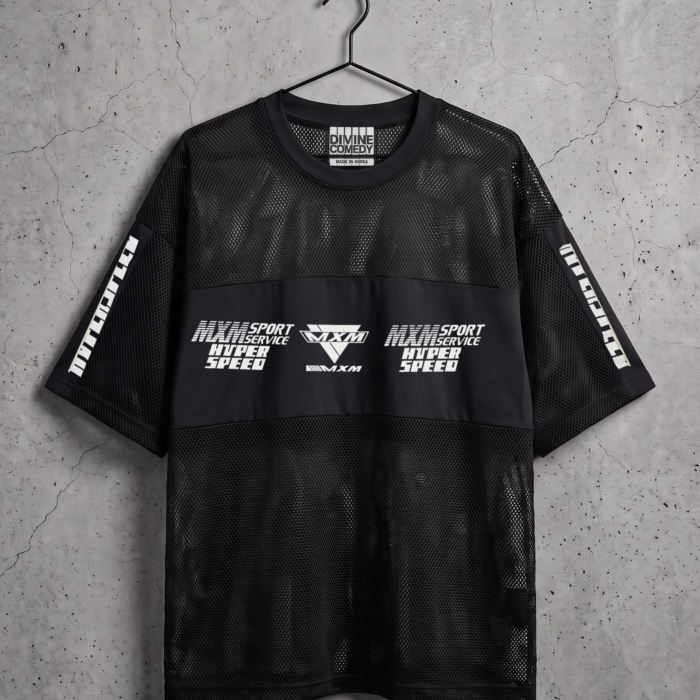 Czarny siatkowy T-shirt basketball z gładkim panelem i białym nadrukiem Hyper Speed MXM, przód, na wieszaku